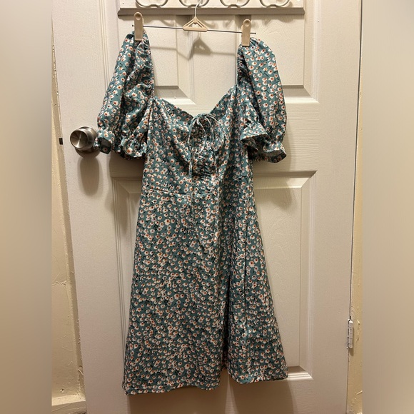 Women's Floral Puff Short Sleeve Ruched A Line Dress V Neck Ruffle Mini Dress - Picture 8 of 9